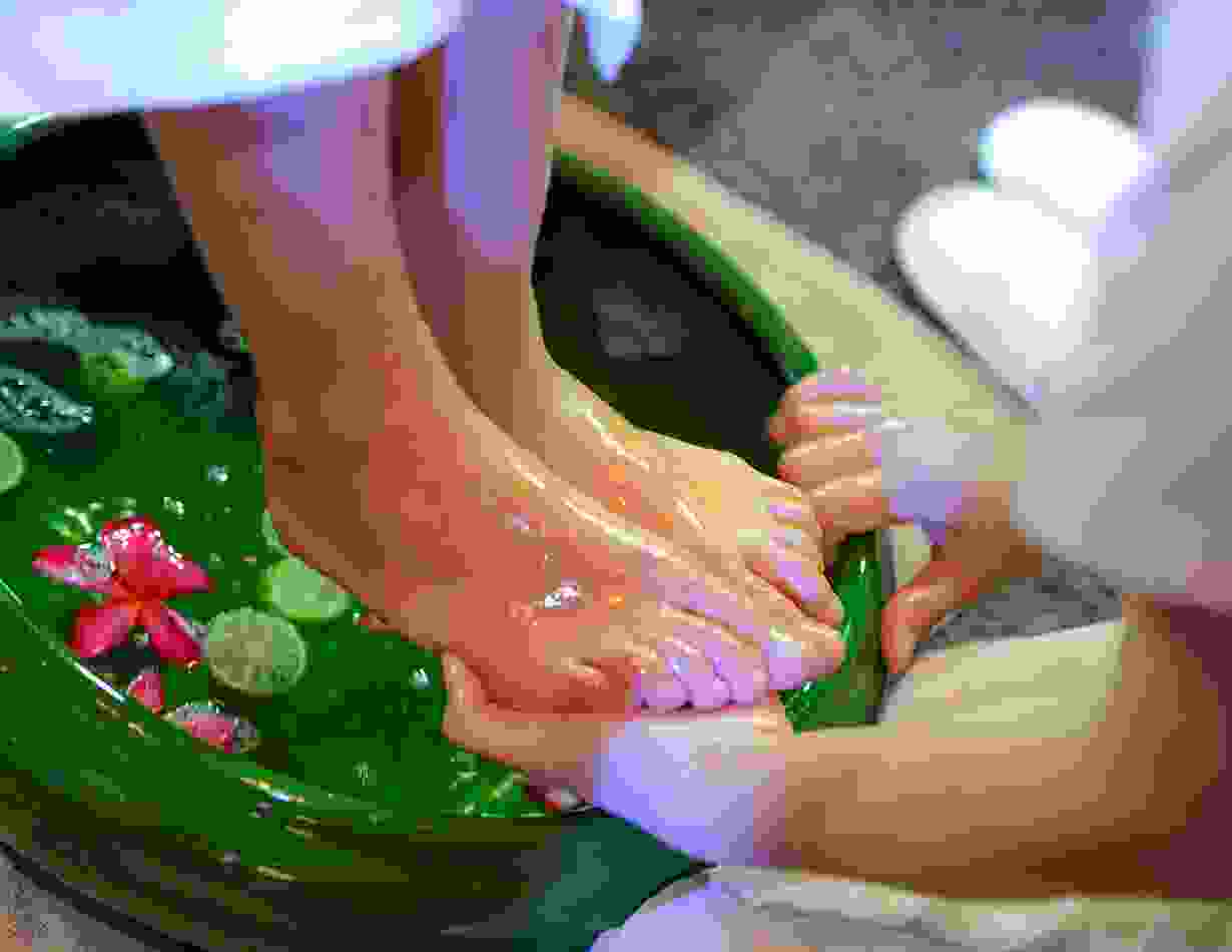 Oil bath with massage